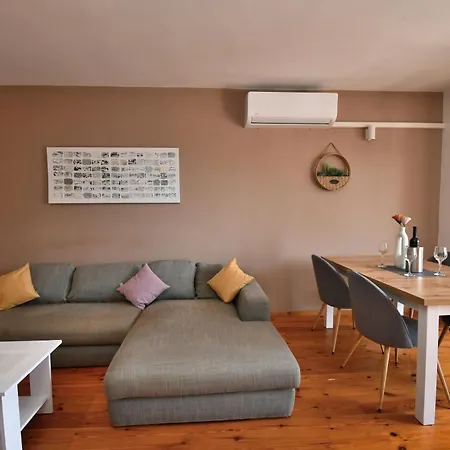 Honey Bee Apartment *