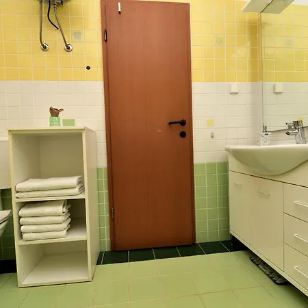 Apartment Honey Bee *