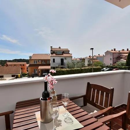 Apartment Honey Bee *