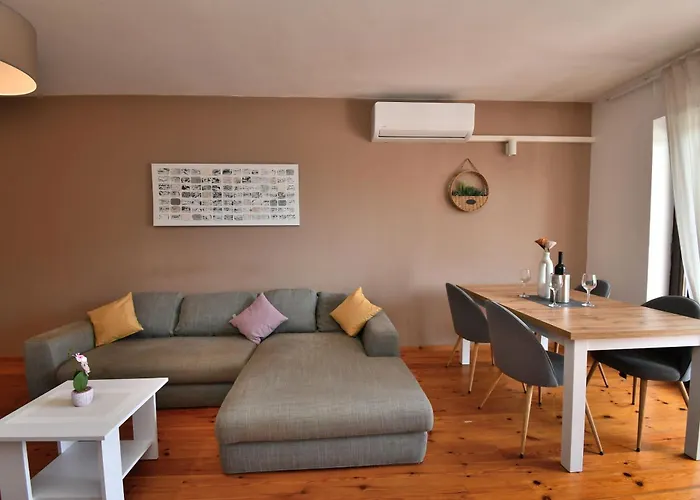 Honey Bee Apartman *
